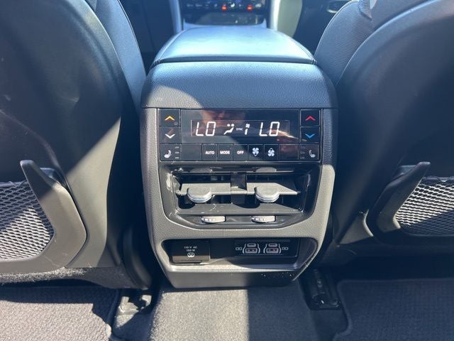 2023 Jeep Grand Cherokee Summit