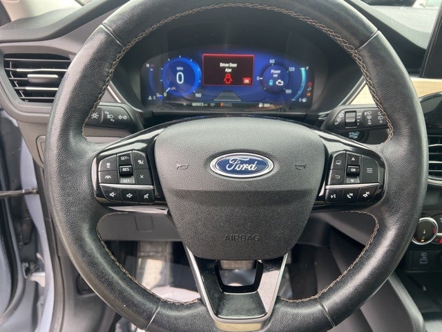 2022 Ford Escape Titanium Hybrid