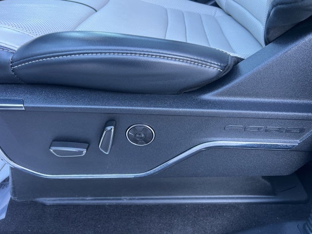 2022 Ford F-150 Lightning Platinum