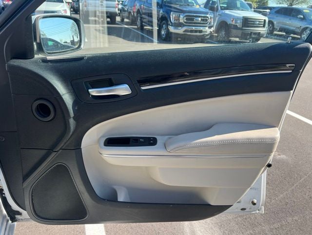 2016 Chrysler 300 Limited