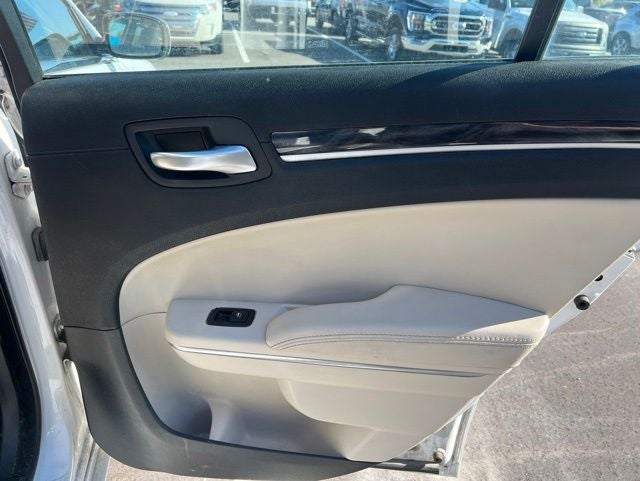 2016 Chrysler 300 Limited
