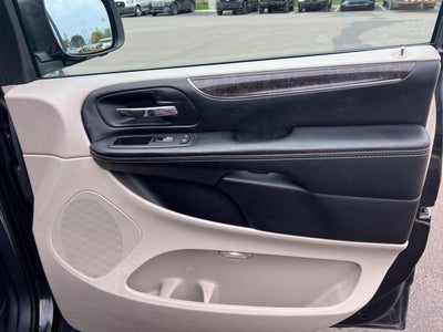 2016 Chrysler Town & Country Touring-L