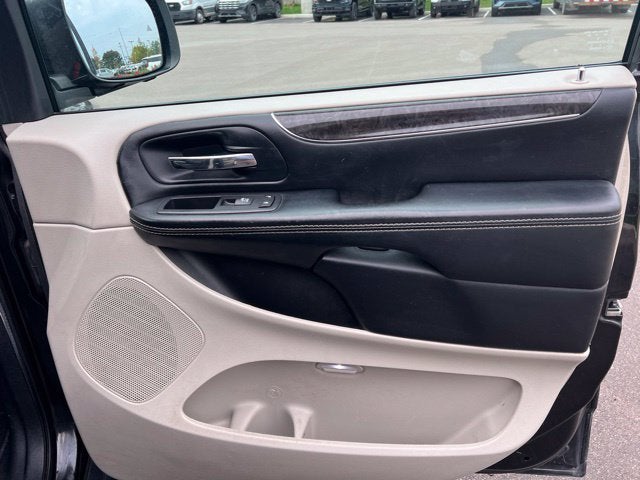 2016 Chrysler Town & Country Touring-L