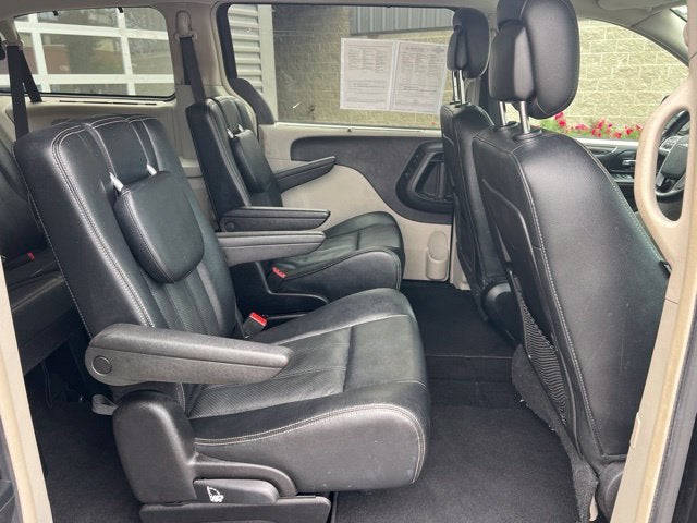 2016 Chrysler Town & Country Touring-L