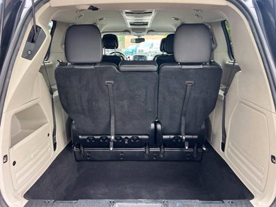 2016 Chrysler Town & Country Touring-L