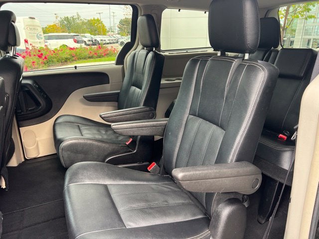 2016 Chrysler Town & Country Touring-L