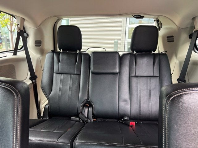2016 Chrysler Town & Country Touring-L