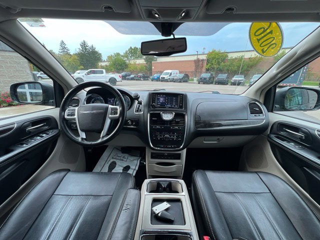 2016 Chrysler Town & Country Touring-L