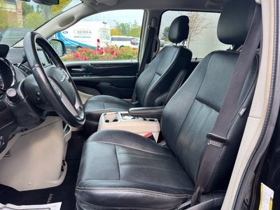 2016 Chrysler Town & Country Touring-L