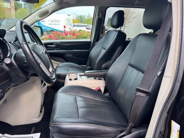 2016 Chrysler Town & Country Touring-L