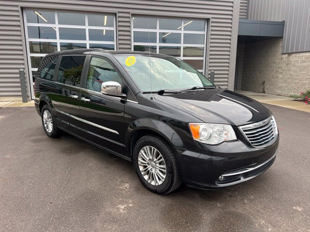 2016 Chrysler Town & Country Touring-L