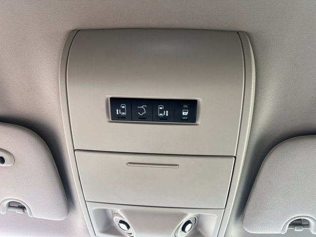 2016 Chrysler Town & Country Touring-L
