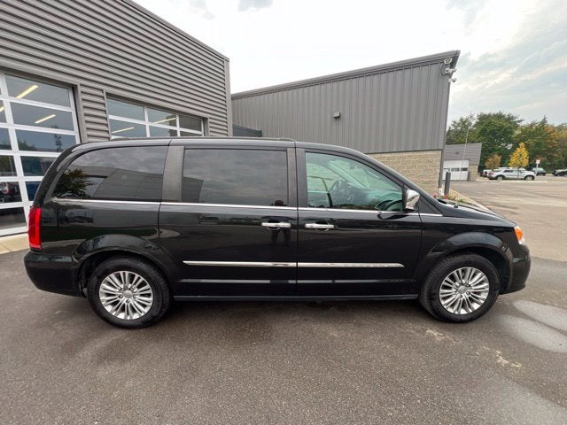 2016 Chrysler Town & Country Touring-L
