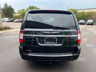 2016 Chrysler Town & Country Touring-L