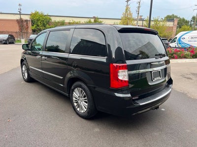 2016 Chrysler Town & Country Touring-L