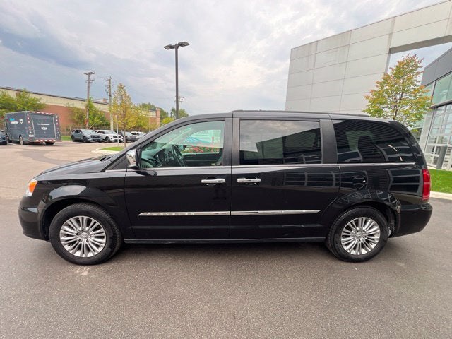 2016 Chrysler Town & Country Touring-L