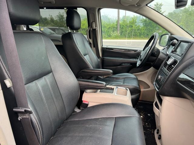 2015 Chrysler Town & Country Touring-L
