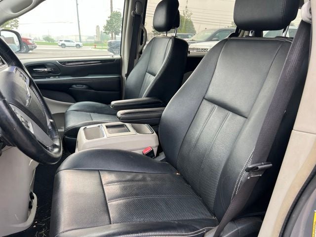 2015 Chrysler Town & Country Touring-L