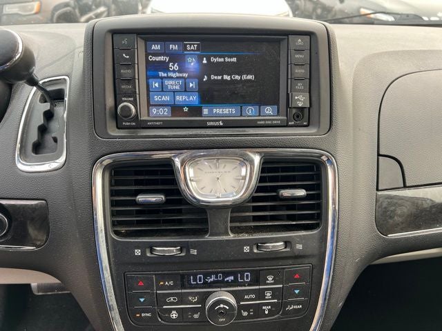 2015 Chrysler Town & Country Touring-L