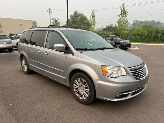 2015 Chrysler Town & Country Touring-L
