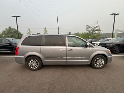 2015 Chrysler Town & Country Touring-L