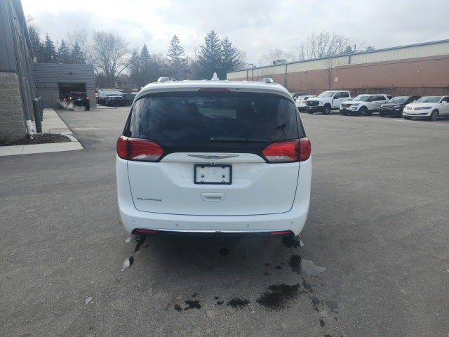 2017 Chrysler Pacifica Touring L Plus