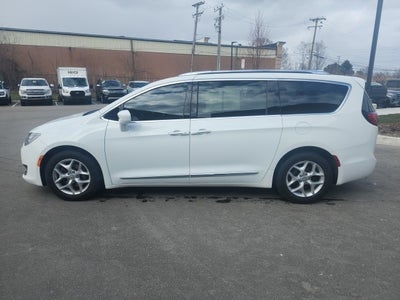 2017 Chrysler Pacifica Touring L Plus