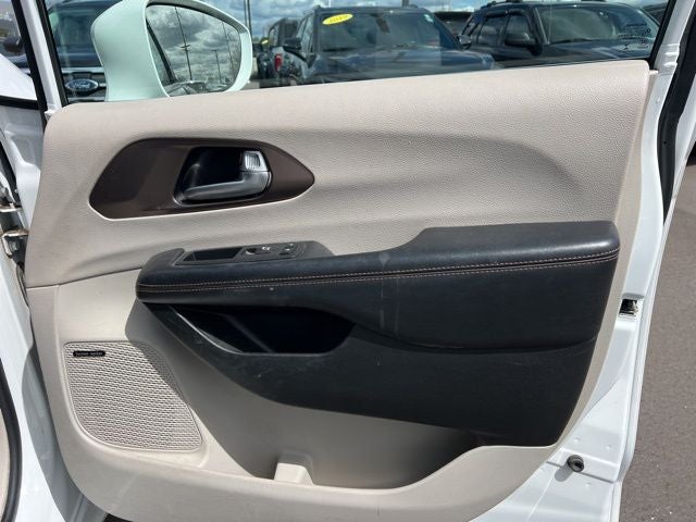 2017 Chrysler Pacifica Touring L Plus