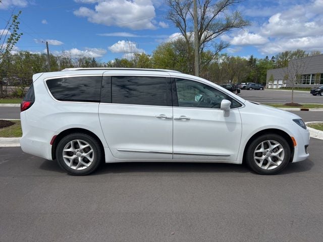 2017 Chrysler Pacifica Touring L Plus