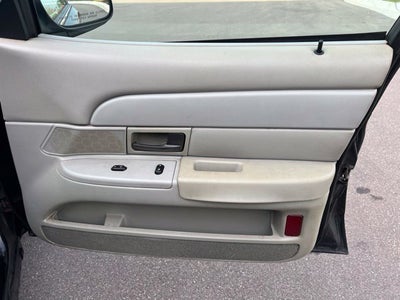 2003 Ford Crown Victoria Standard