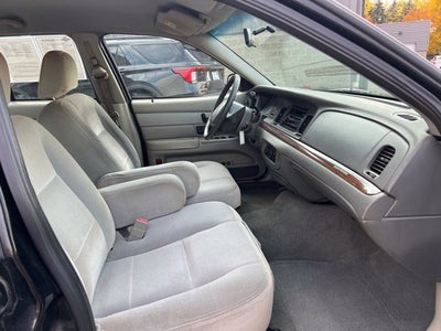 2003 Ford Crown Victoria Standard