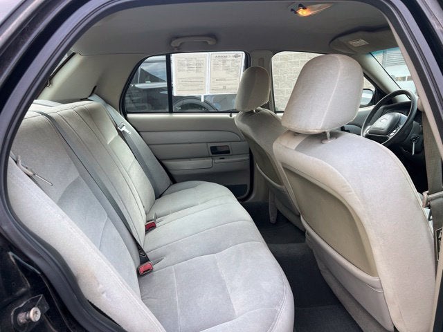 2003 Ford Crown Victoria Standard