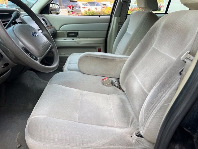 2003 Ford Crown Victoria Standard