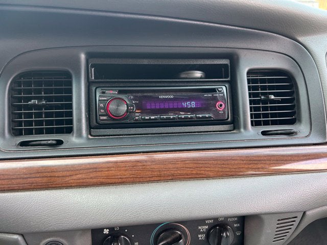 2003 Ford Crown Victoria Standard