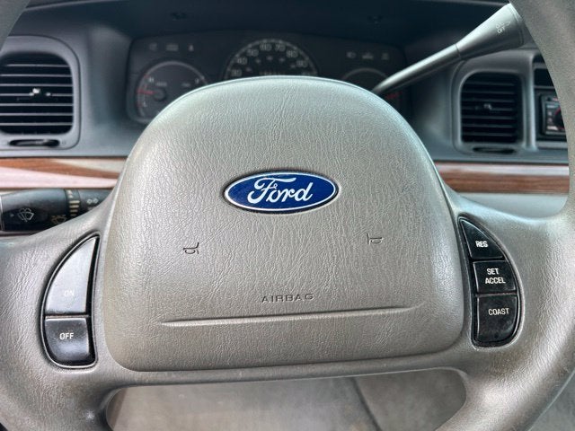 2003 Ford Crown Victoria Standard