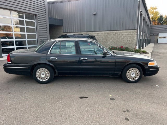 2003 Ford Crown Victoria Standard