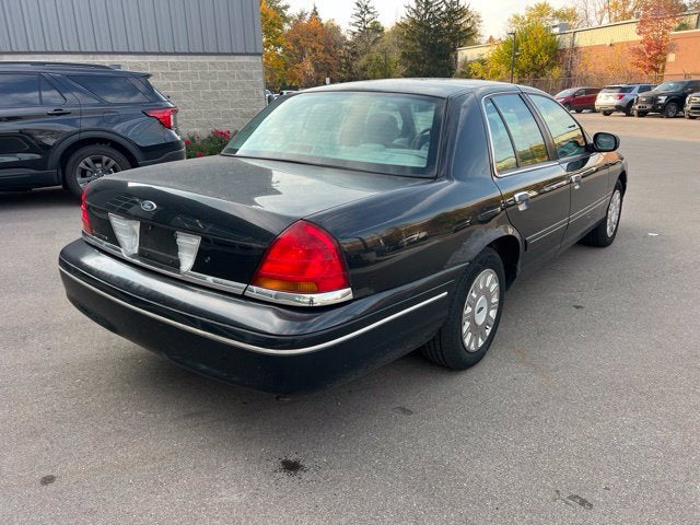 2003 Ford Crown Victoria Standard