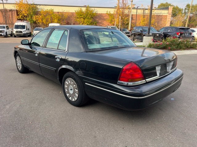 2003 Ford Crown Victoria Standard
