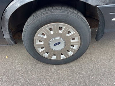 2003 Ford Crown Victoria Standard
