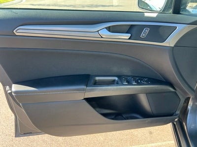 2020 Ford Fusion SE