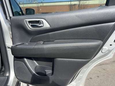 2018 Nissan Pathfinder SV