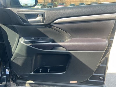 2017 Toyota Highlander SE