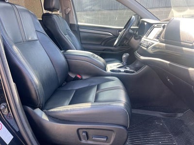 2017 Toyota Highlander SE