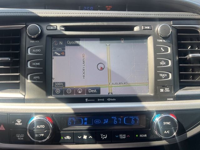 2017 Toyota Highlander SE