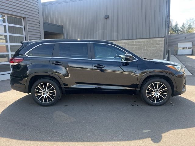 2017 Toyota Highlander SE