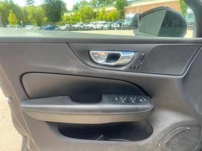 2020 Volvo S60 T5 Momentum