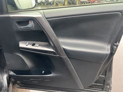 2017 Toyota RAV4 Hybrid SE