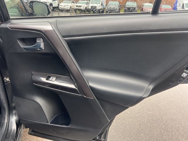 2017 Toyota RAV4 Hybrid SE