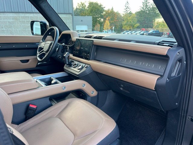2025 Land Rover Defender 130 V8