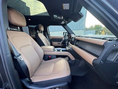 2025 Land Rover Defender 130 V8